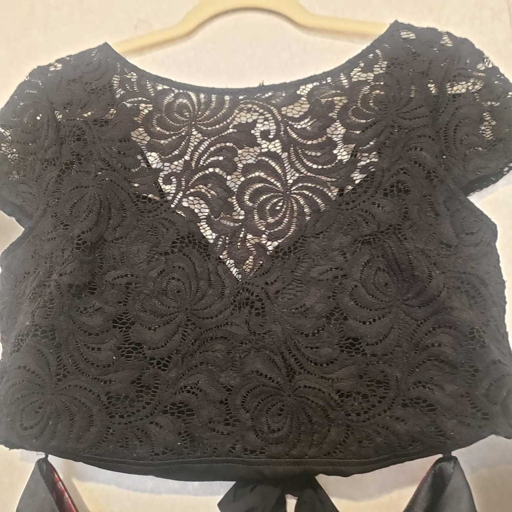 2 PIECES SET ..LACE TOP-BLACK SKIRT WITH PINK FLOWERS ...SIZE 17/18 - Picture 8 of 16